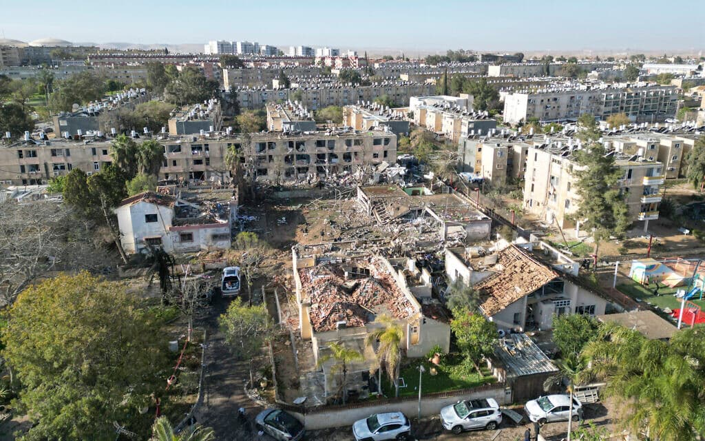 The scene where a missile fired from Iran toward Israel caused damage to residential buildings in Dimona